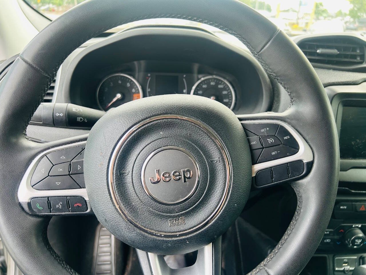 Used 2020 Jeep Renegade Latitude FWD image 15