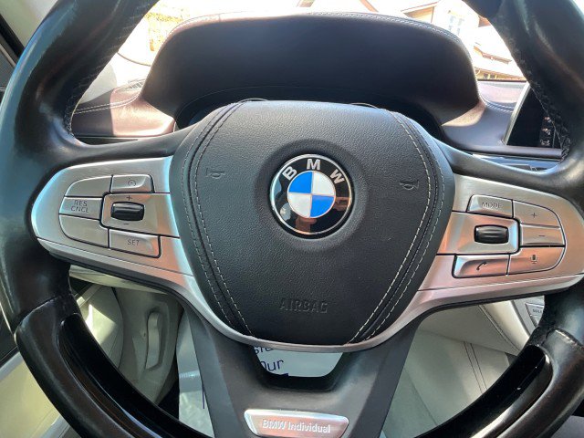 Used 2017 BMW 750i image 12