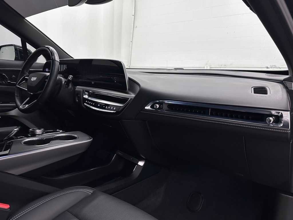 Used 2024 Cadillac Lyriq Luxury image 16