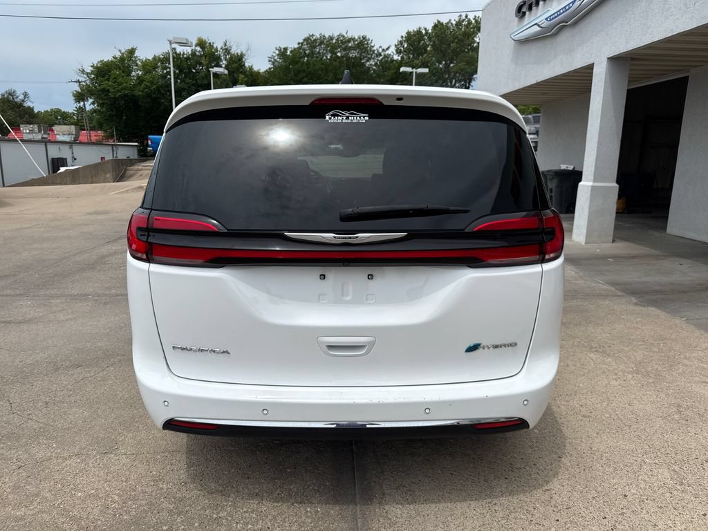 Used 2024 Chrysler Pacifica Limited FWD image 4