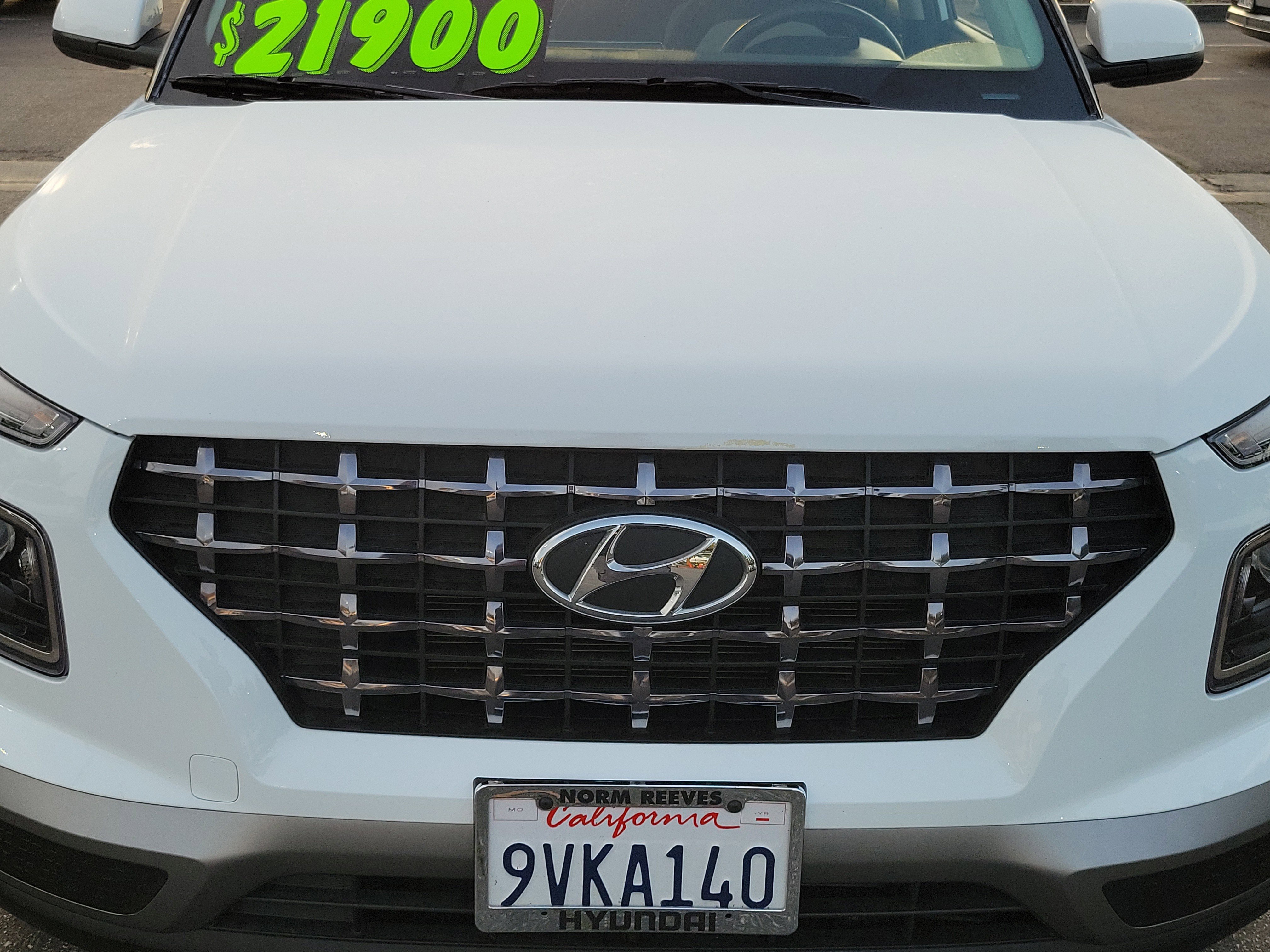 Certified 2025 Hyundai Venue SEL image 28