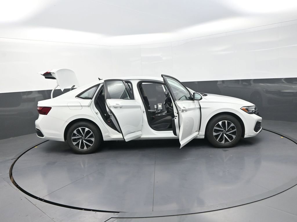 Used 2023 Volkswagen Jetta S image 37
