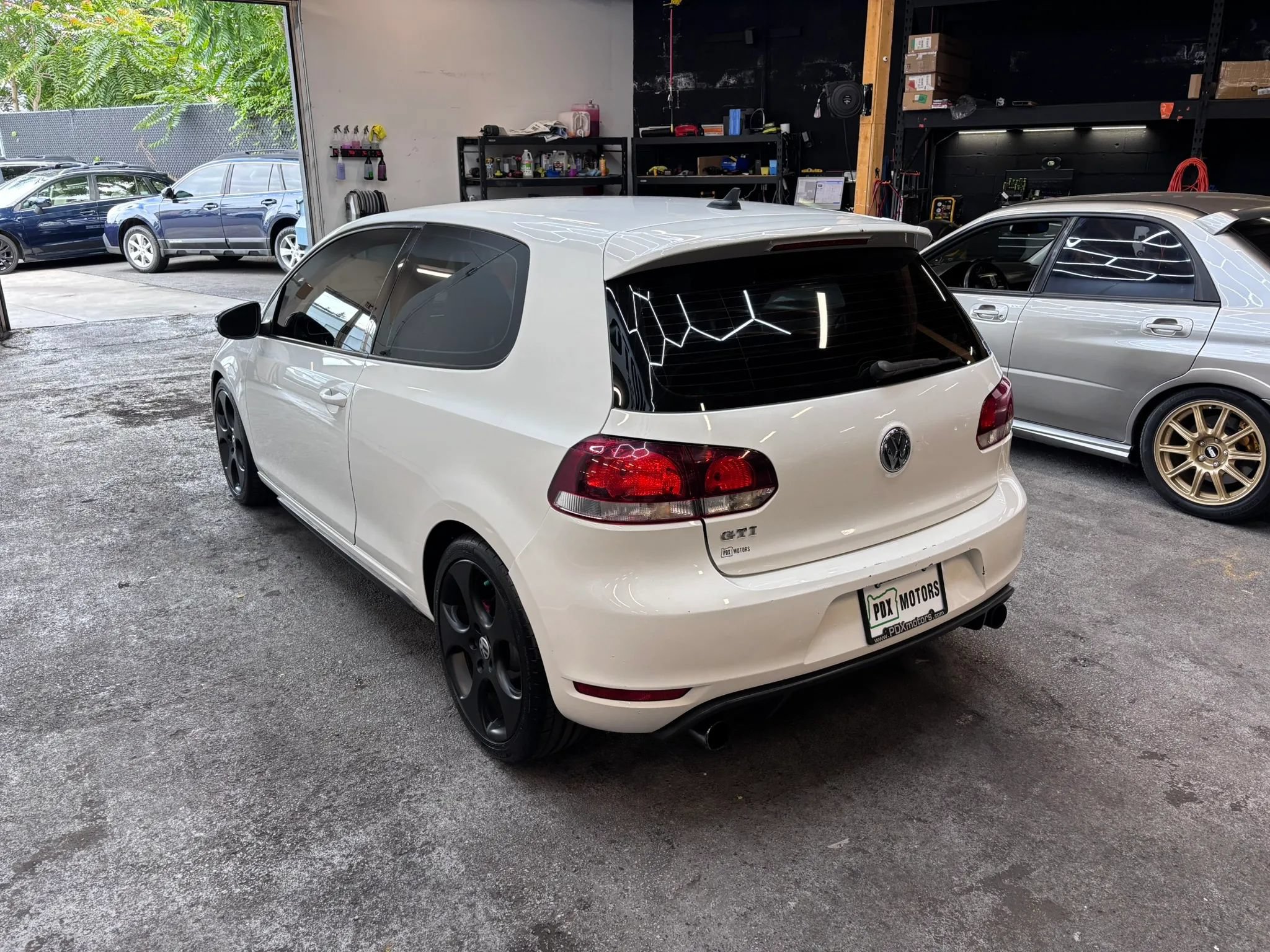 Used 2011 Volkswagen Golf 2-Door FWD image 5