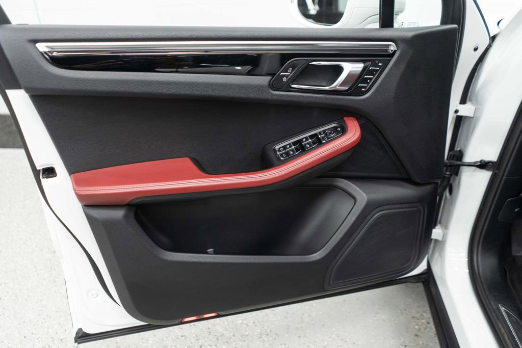 Used 2023 Porsche Macan image 16
