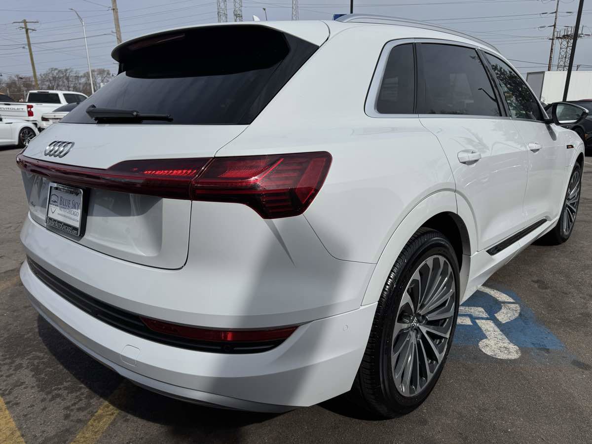 Used 2019 Audi e-tron Prestige w/ Prestige Package image 5