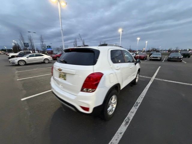 Used 2022 Chevrolet Trax LT w/ LT Convenience Package image 13