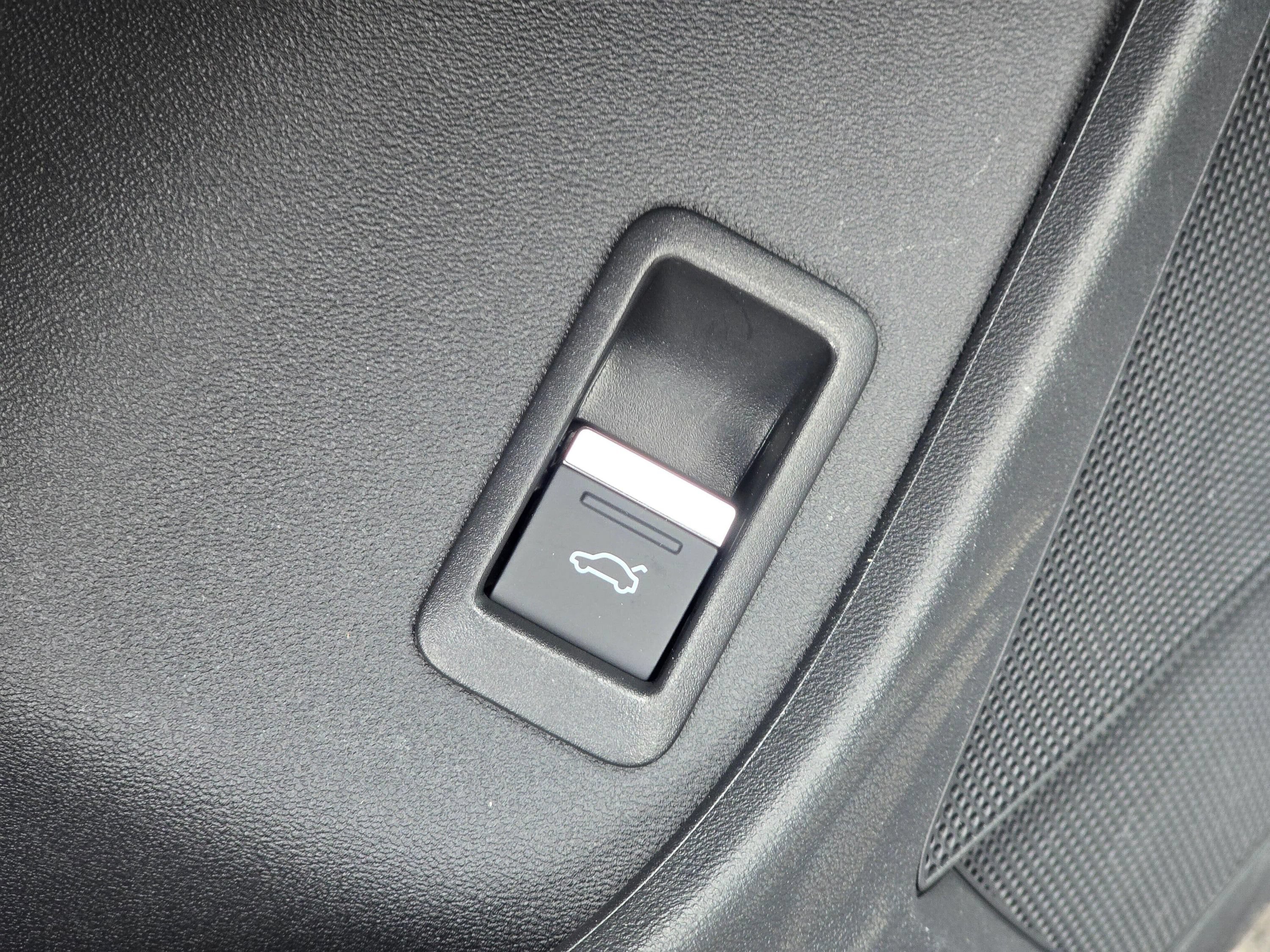 Used 2023 Audi Q4 e-tron Premium Plus w/ Premium Plus AWD/4WD image 39