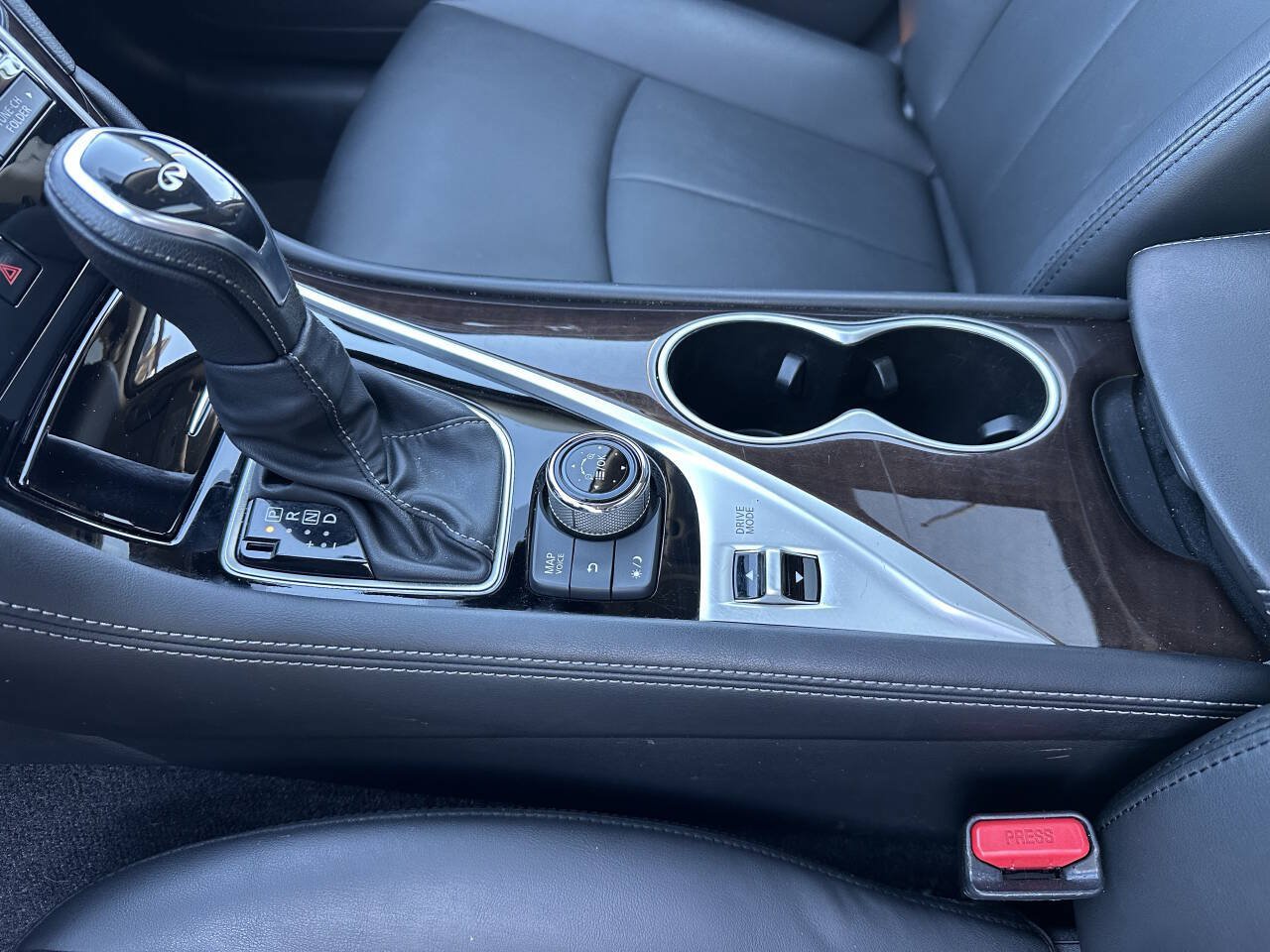 Used 2019 INFINITI Q50 Luxe w/ Essential Package (3.0T Luxe) AWD/4WD image 31