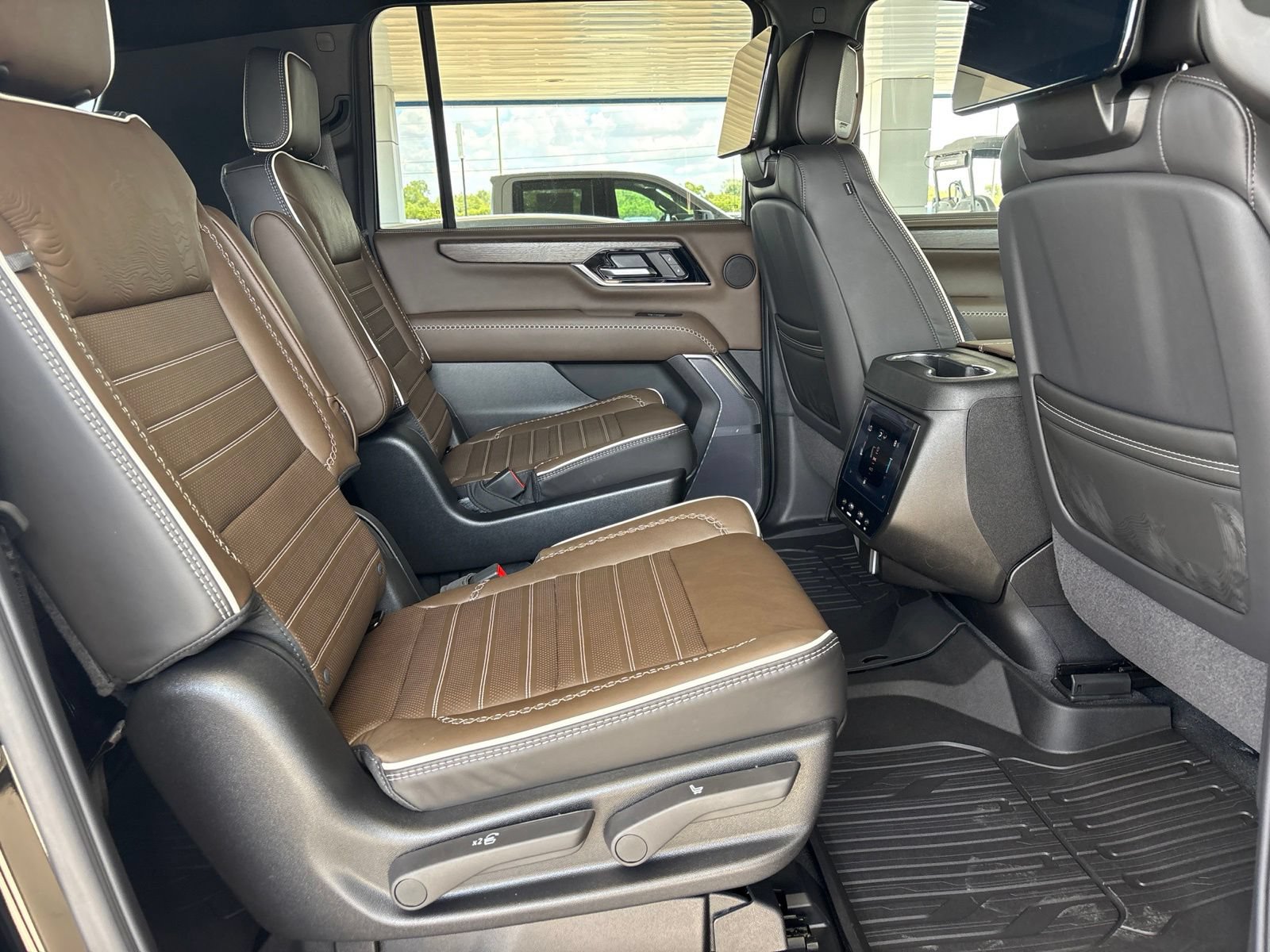 New 2026 GMC Yukon XL Denali Ultimate w/ LPO, Floor Liner Package AWD/4WD image 25