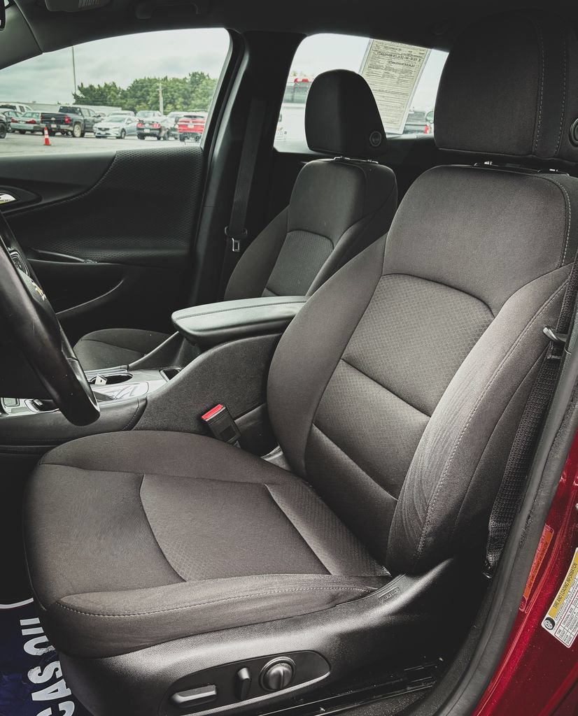 Used 2018 Chevrolet Malibu LT FWD image 14