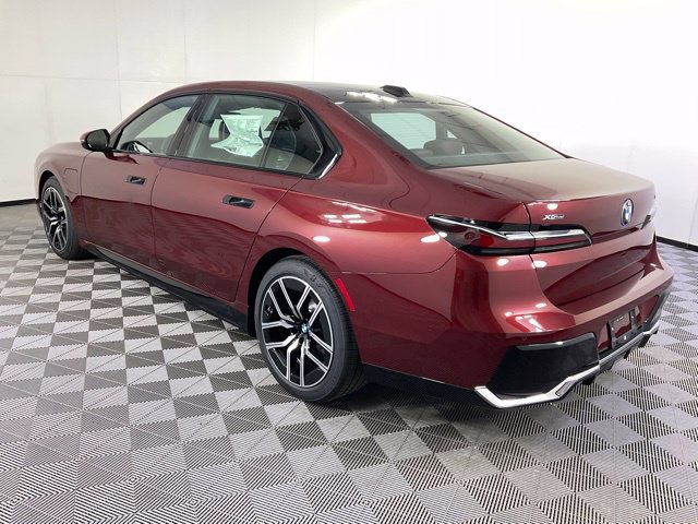 Used 2025 BMW 750e xDrive AWD/4WD image 5