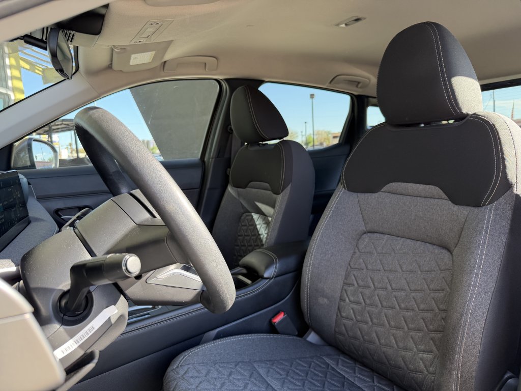 Used 2025 Nissan Kicks SV AWD/4WD image 29