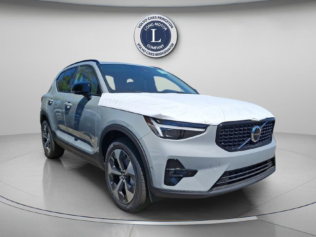 New 2026 Volvo XC40 B5 Plus w/ Protection Package Premier AWD/4WD image 4