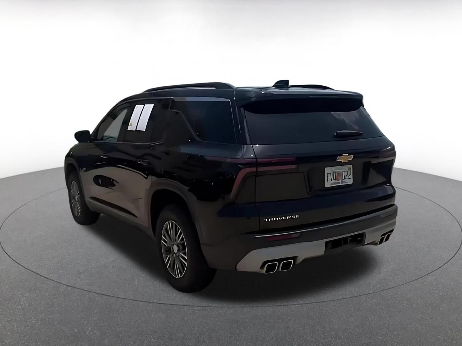 Used 2025 Chevrolet Traverse LT FWD image 11