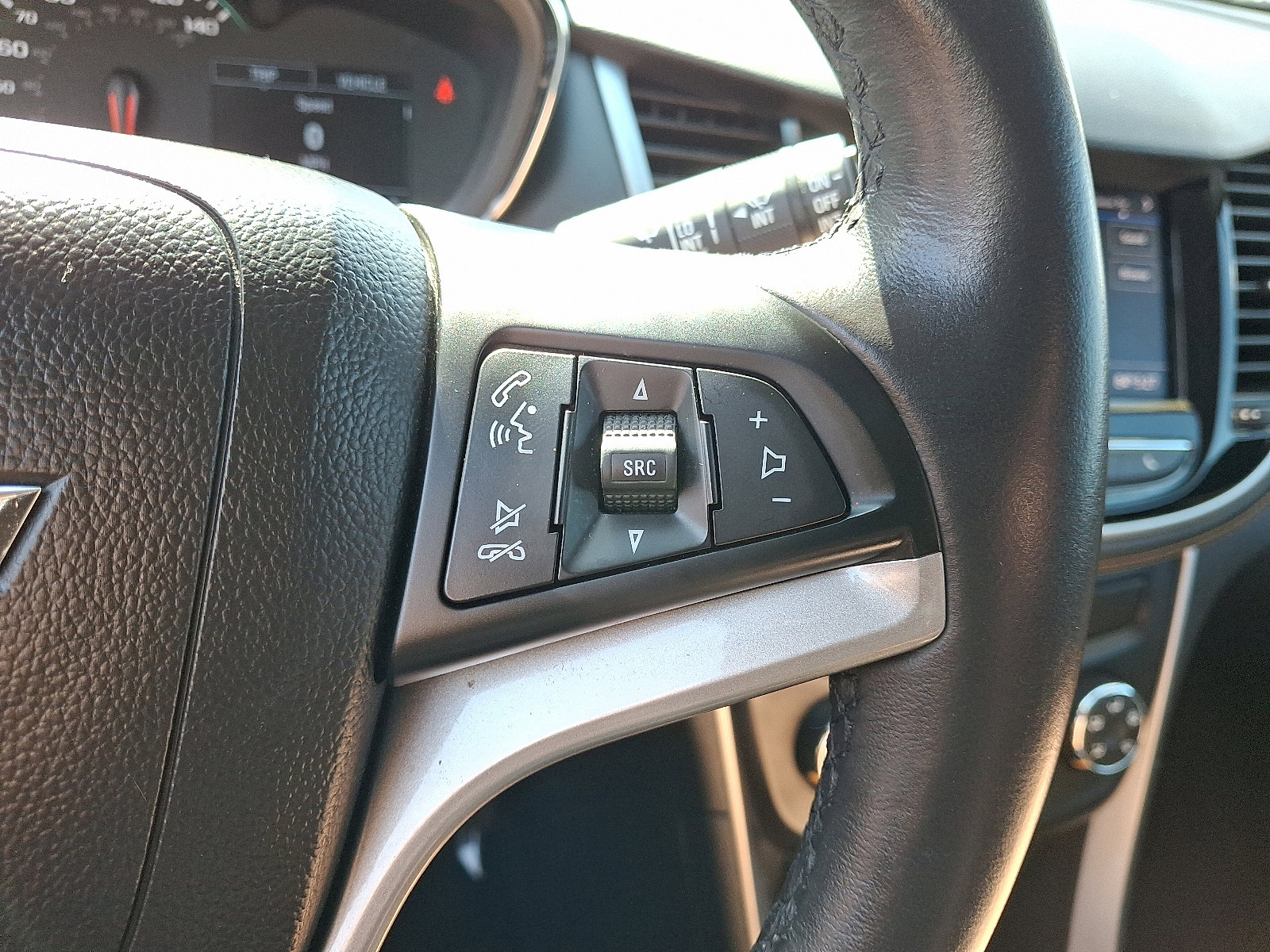 Used 2021 Chevrolet Trax LT w/ Driver Confidence Package FWD image 22