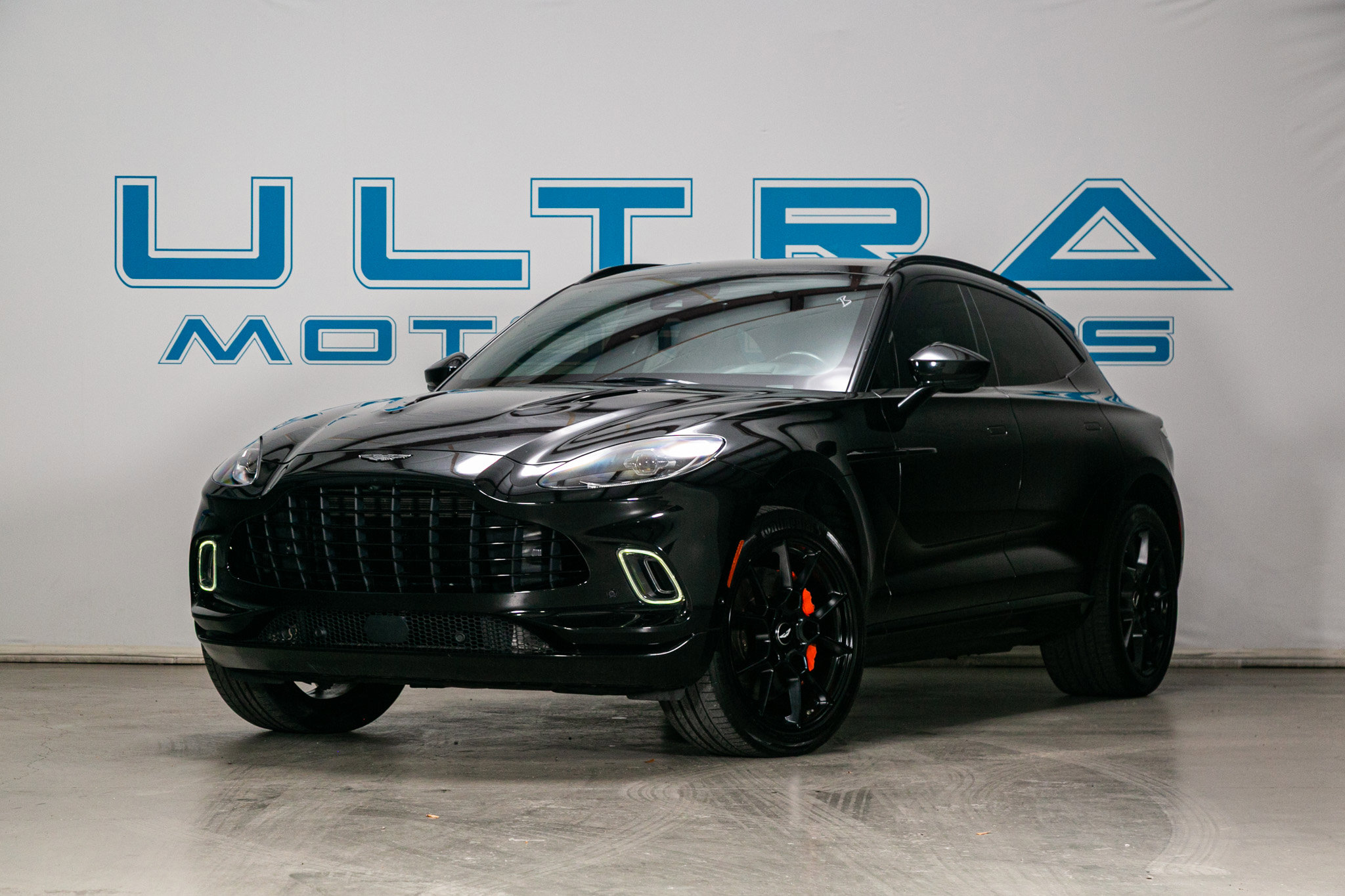 Used 2021 Aston Martin DBX image 3