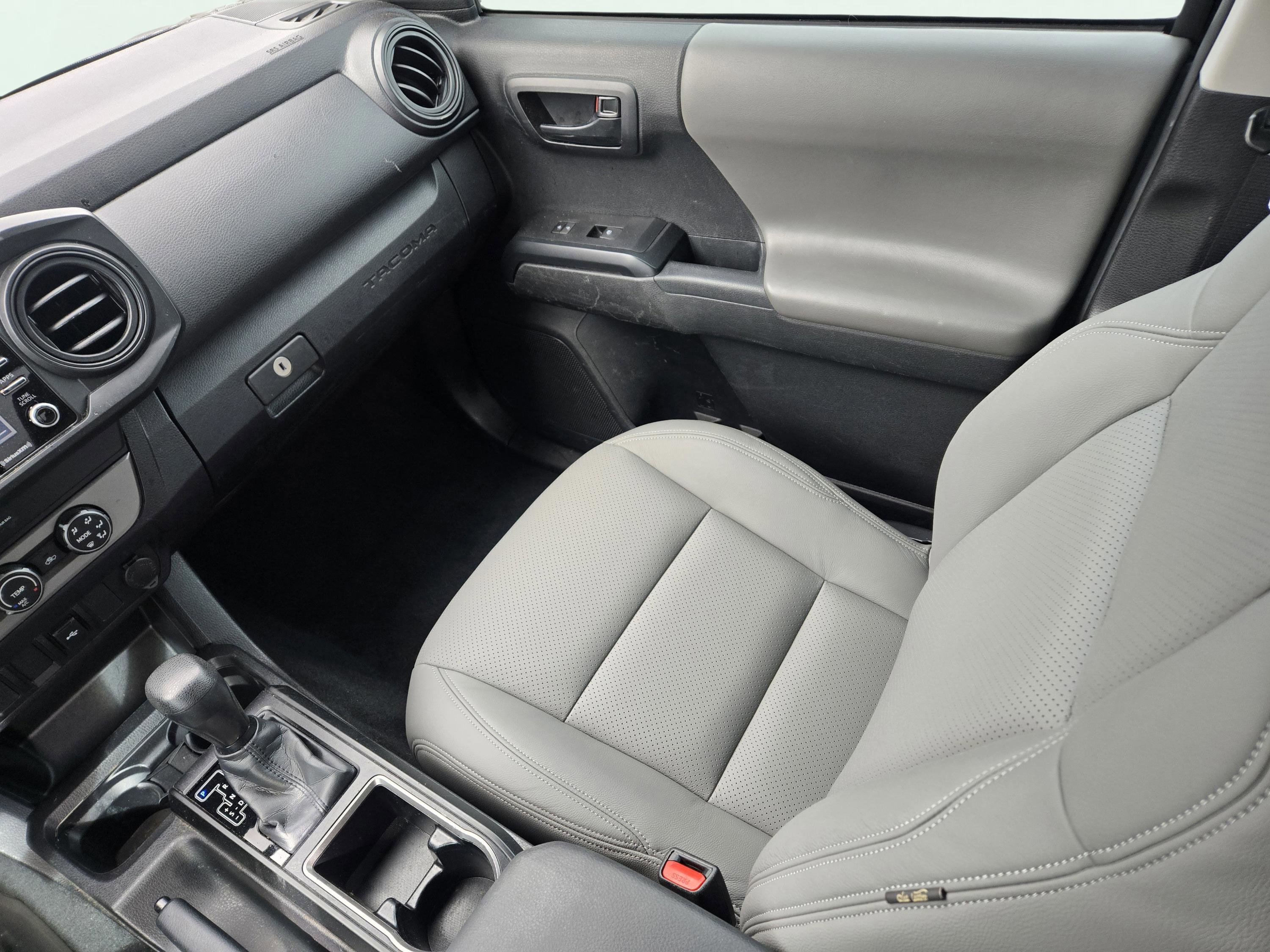 Used 2022 Toyota Tacoma SR w/ SR Convenience Package image 19
