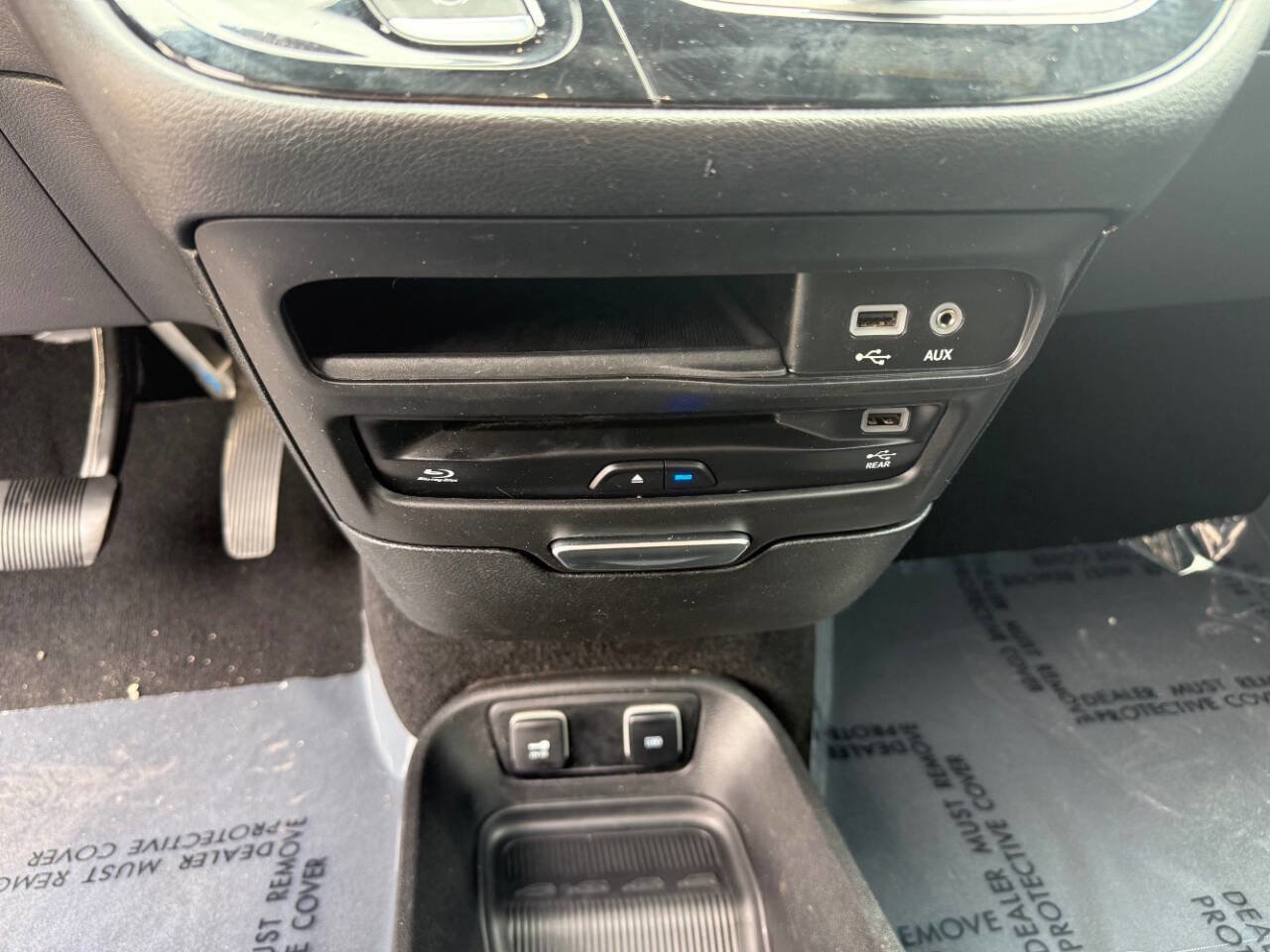 Used 2018 Chrysler Pacifica Touring-L Plus FWD image 22