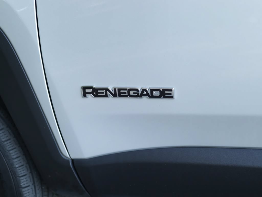 Used 2020 Jeep Renegade Latitude w/ Cold Weather Group AWD/4WD image 32