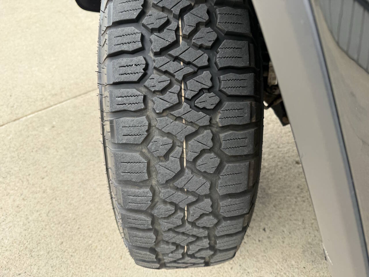 Used 2019 Jeep Wrangler Unlimited Sahara w/ Uconnect 4C Nav & Sound Group AWD/4WD image 16
