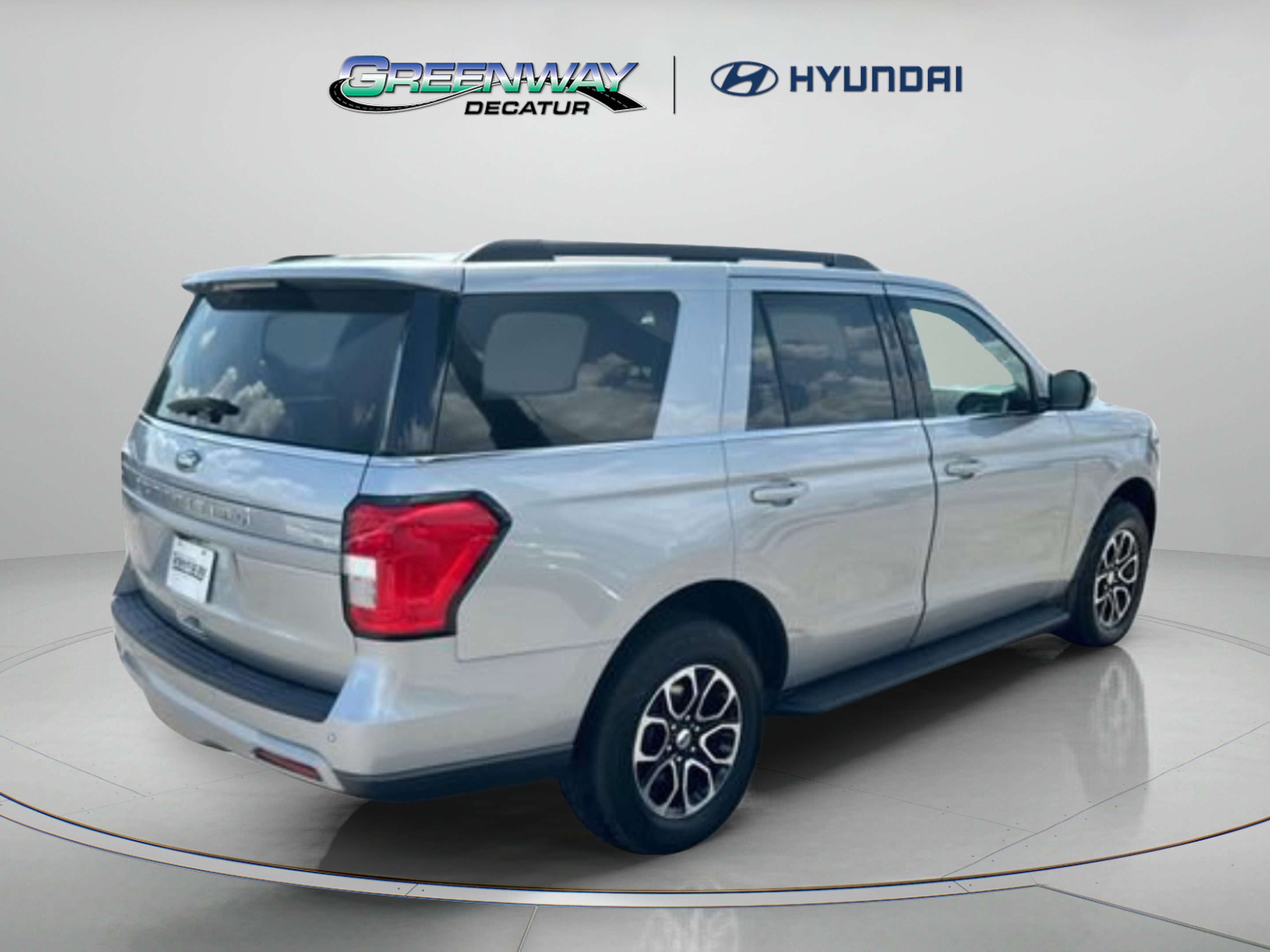 Used 2024 Ford Expedition XLT AWD/4WD image 8