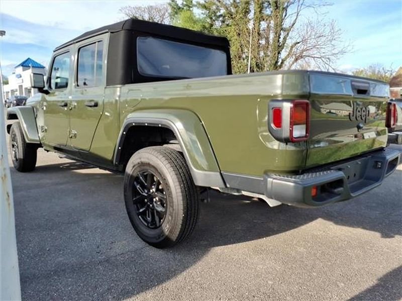 Used 2022 Jeep Gladiator Sport image 4