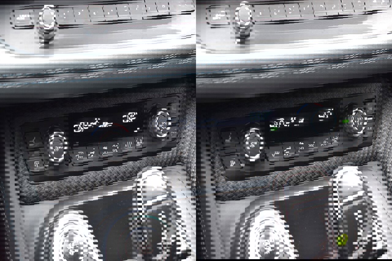 Used 2017 BMW i8 image 39