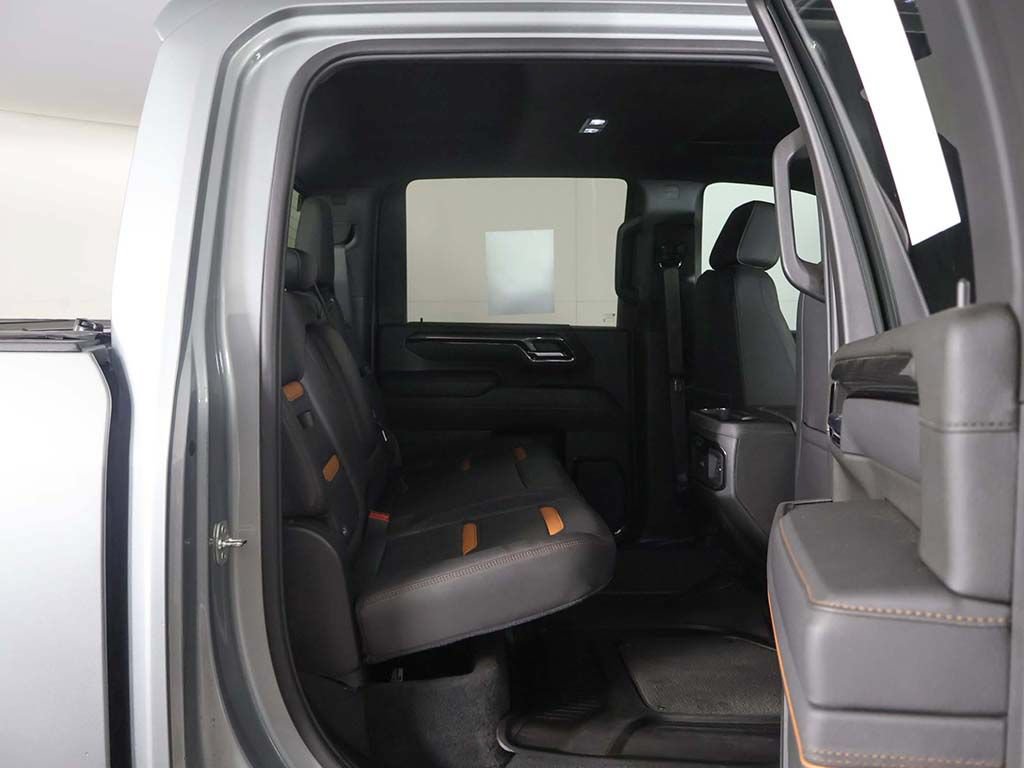 Used 2025 GMC Sierra 2500 AT4 w/ Technology Package AWD/4WD image 36