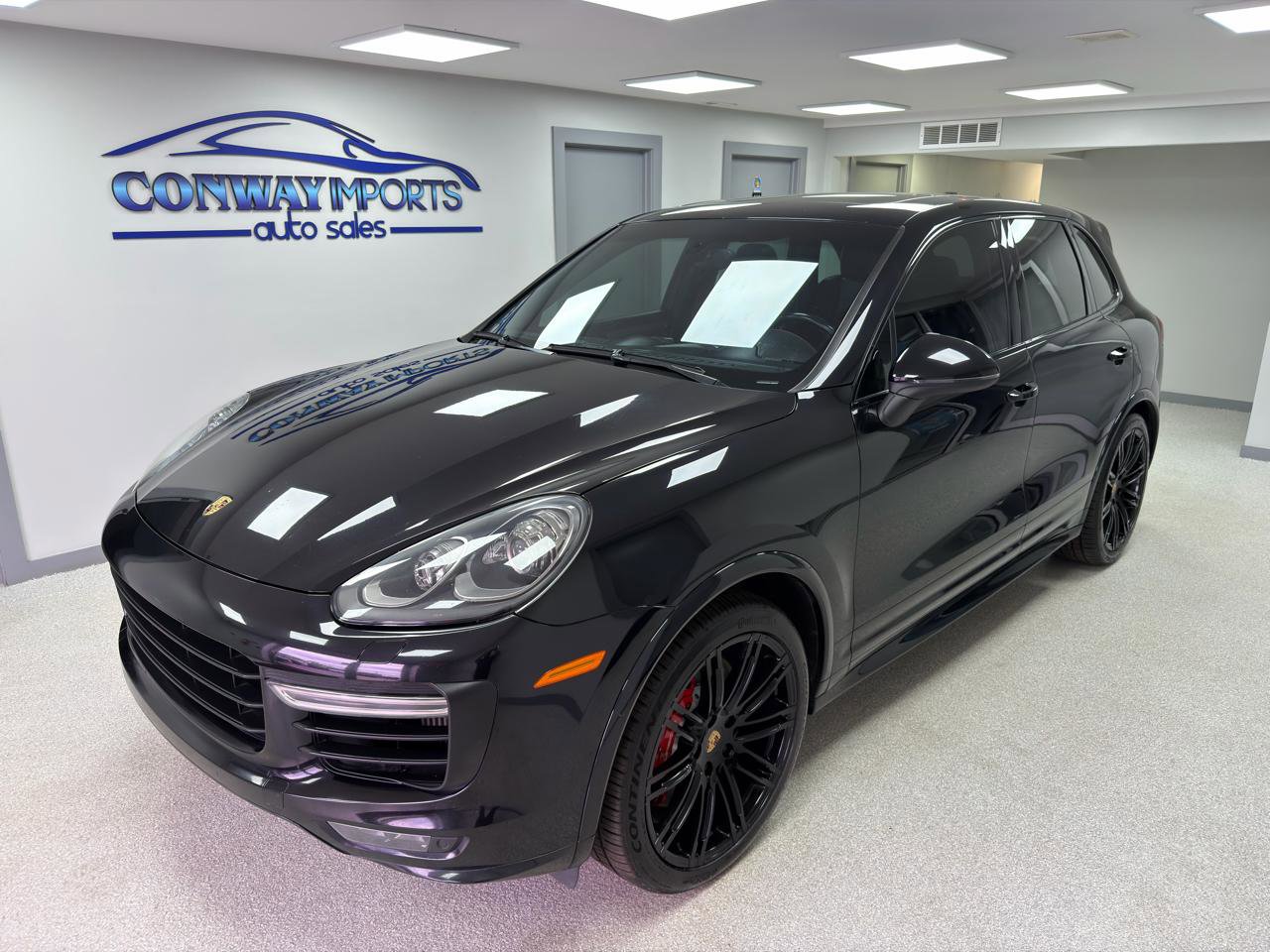 Used 2017 Porsche Cayenne GTS AWD/4WD image 2