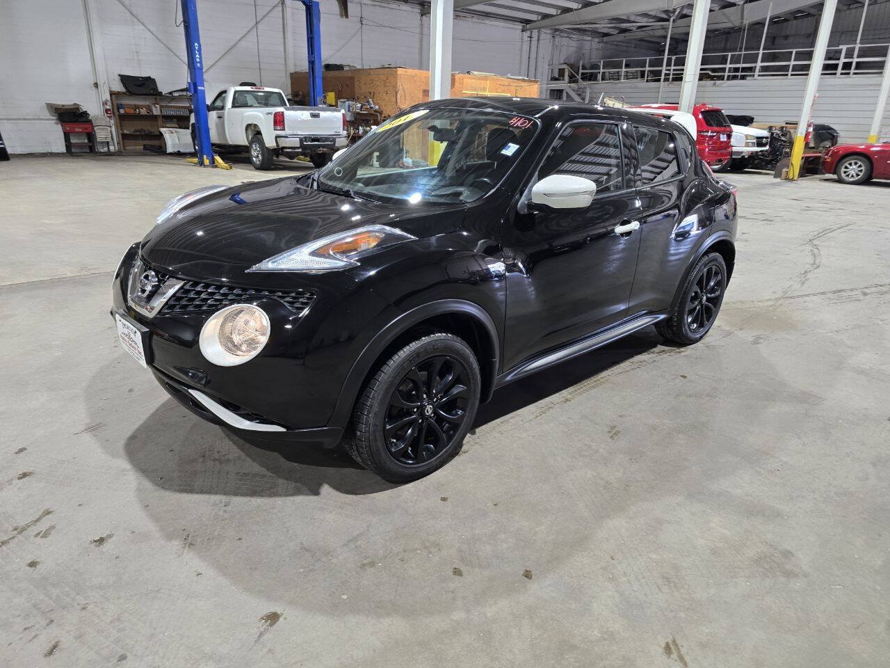 Used 2017 Nissan Juke SV AWD/4WD image 2