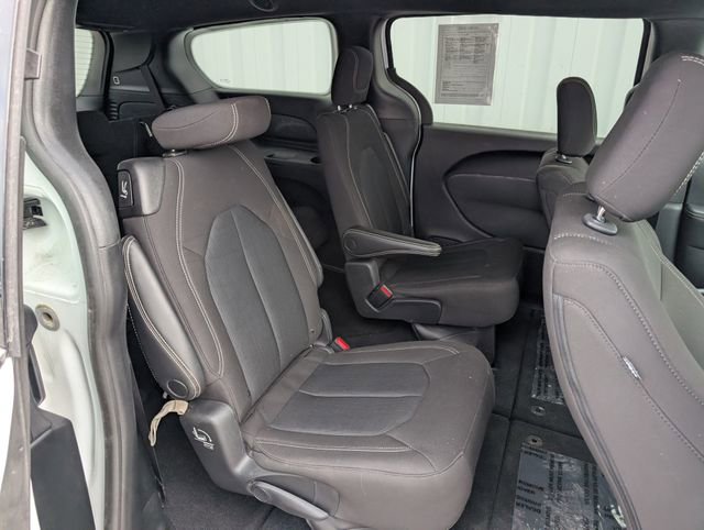 Used 2023 Chrysler Pacifica Touring image 25