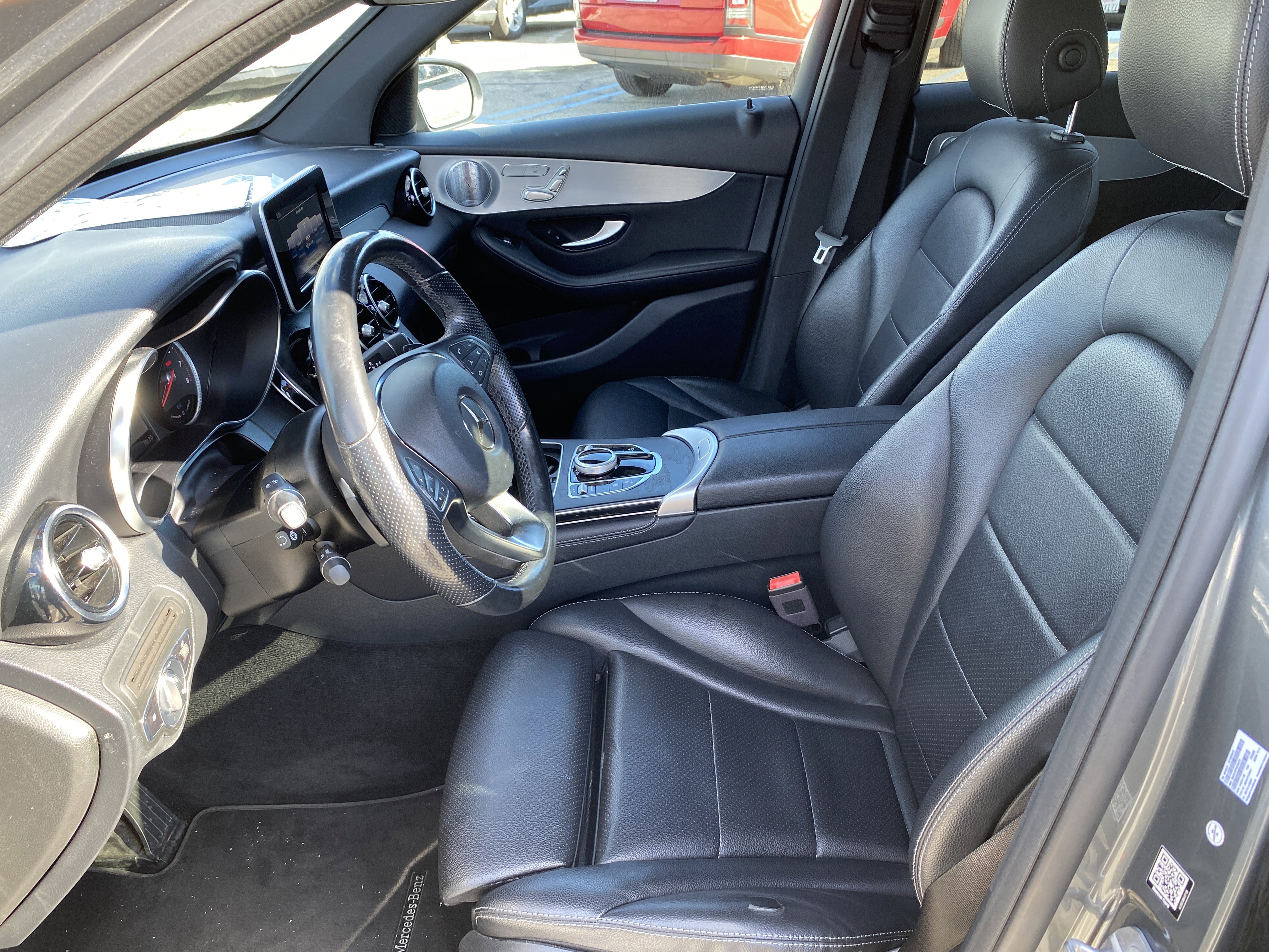 Used 2019 Mercedes-Benz GLC 350e 4MATIC w/ Premium Package image 10