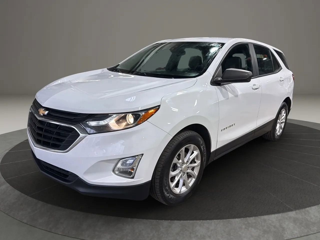 Used 2020 Chevrolet Equinox LS image 1