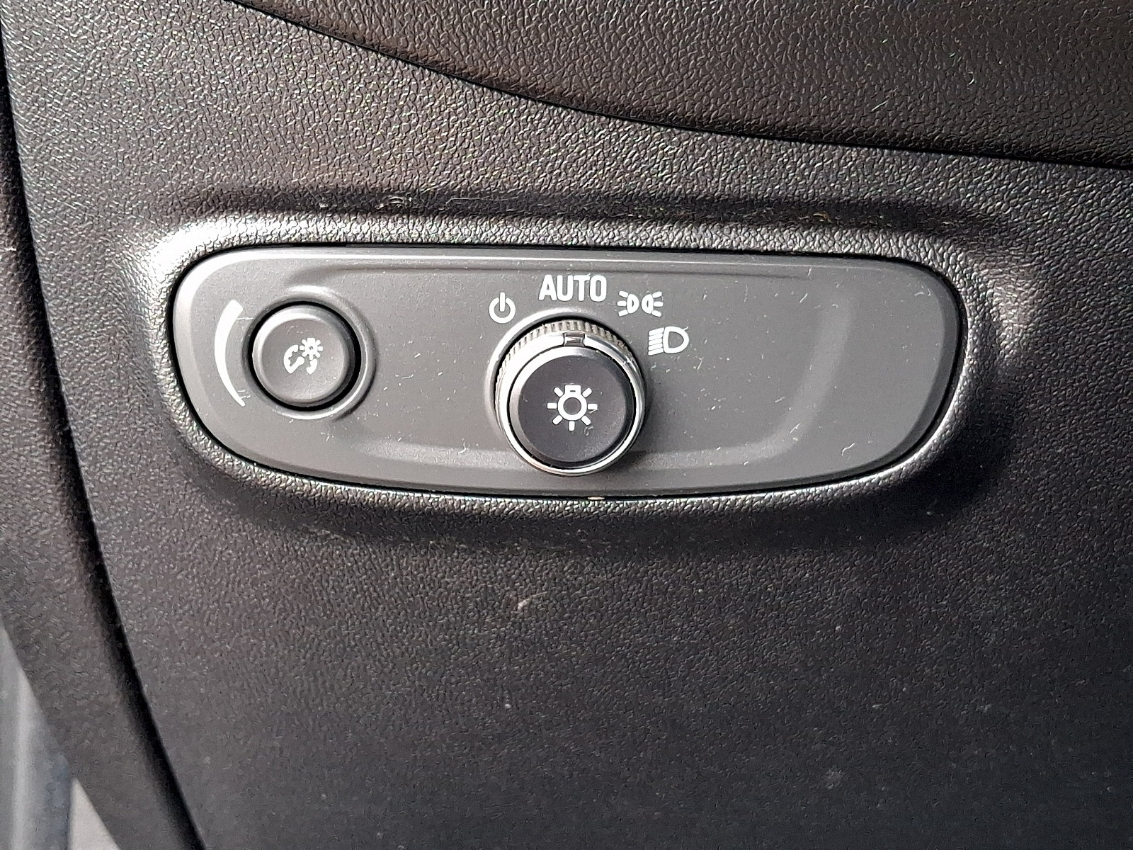 Certified 2018 Chevrolet Equinox LT FWD image 23