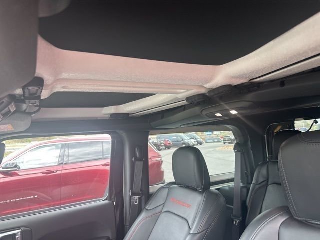 Used 2024 Jeep Wrangler Rubicon image 18