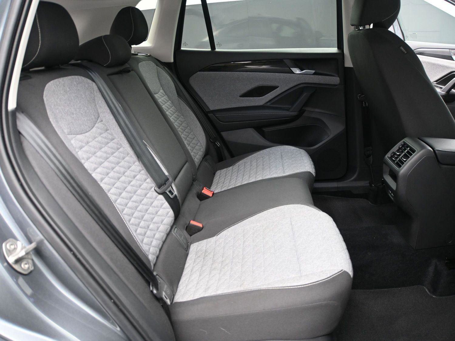 Certified 2025 Volkswagen Tiguan S image 17