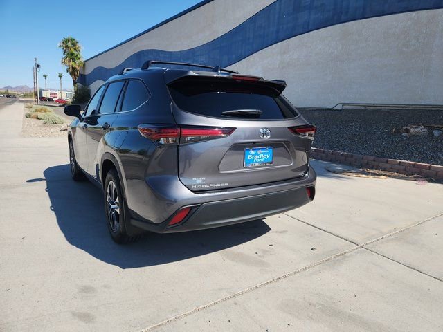 Used 2025 Toyota Highlander XLE image 7