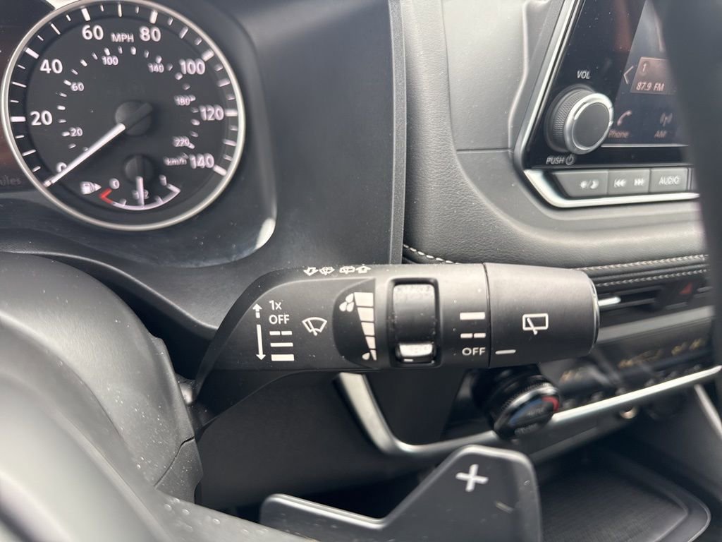 Used 2025 Nissan Rogue SV image 14