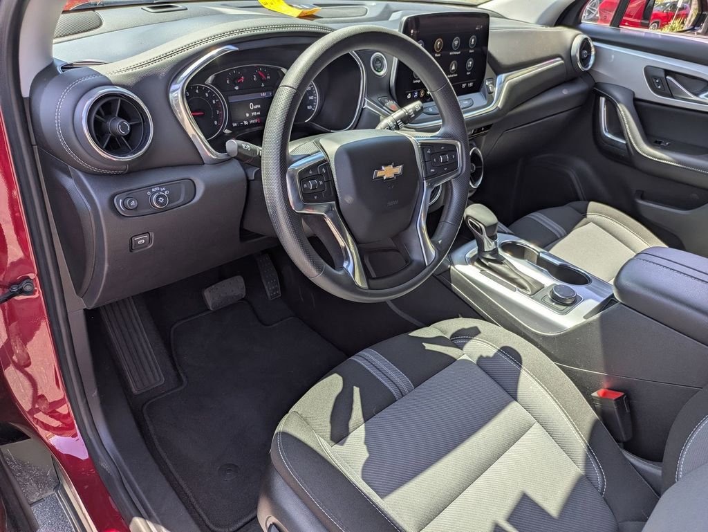 Used 2025 Chevrolet Blazer LT AWD/4WD image 17