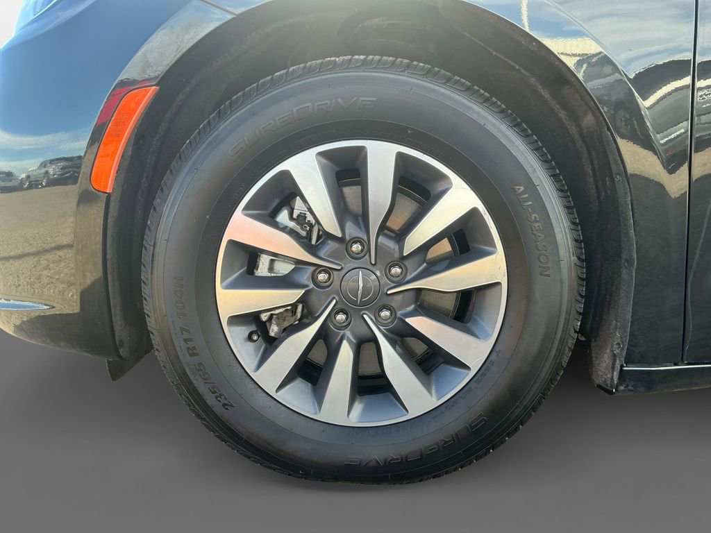 Used 2024 Chrysler Pacifica Select image 14