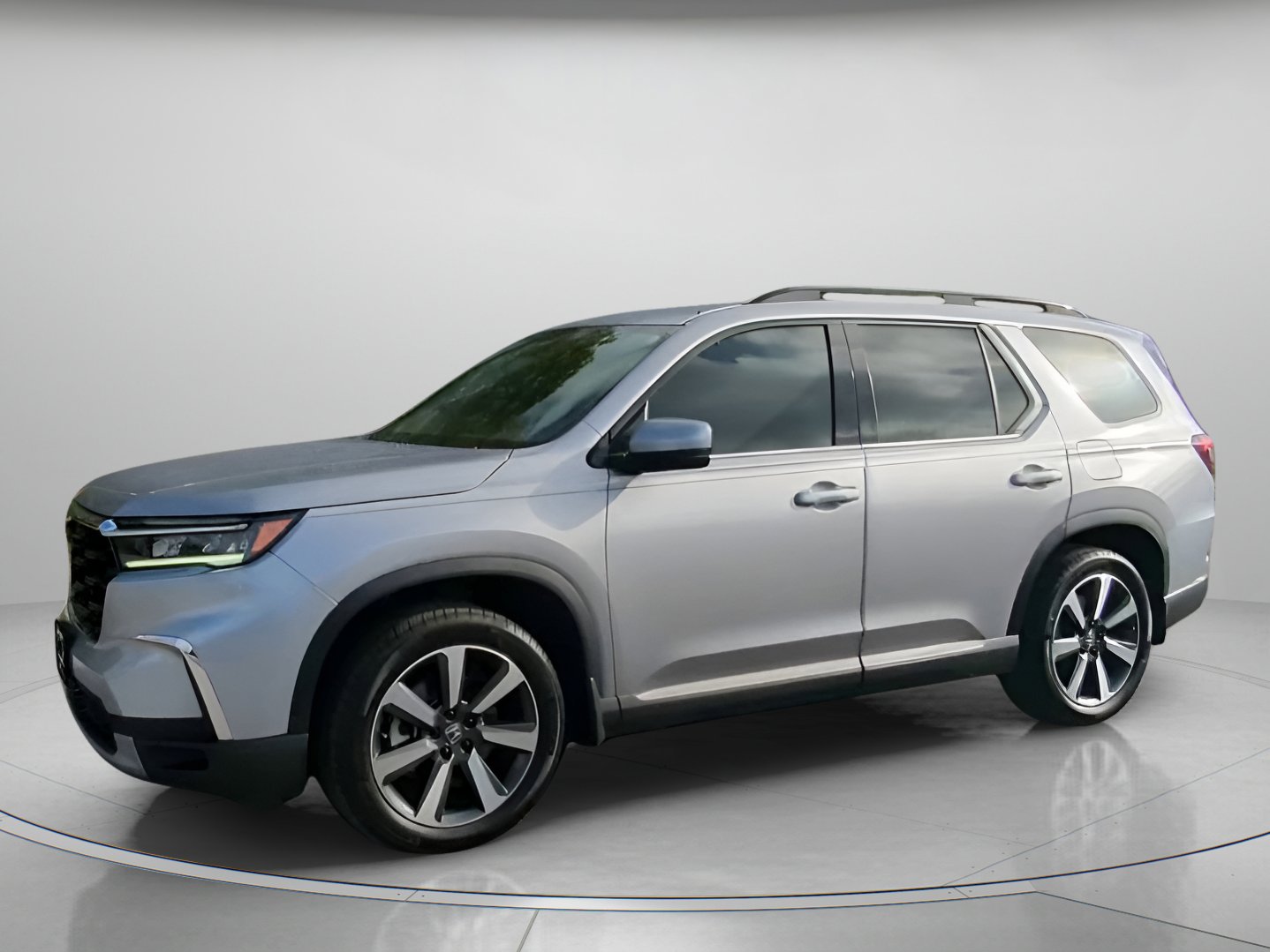 Used 2024 Honda Pilot Touring image 13