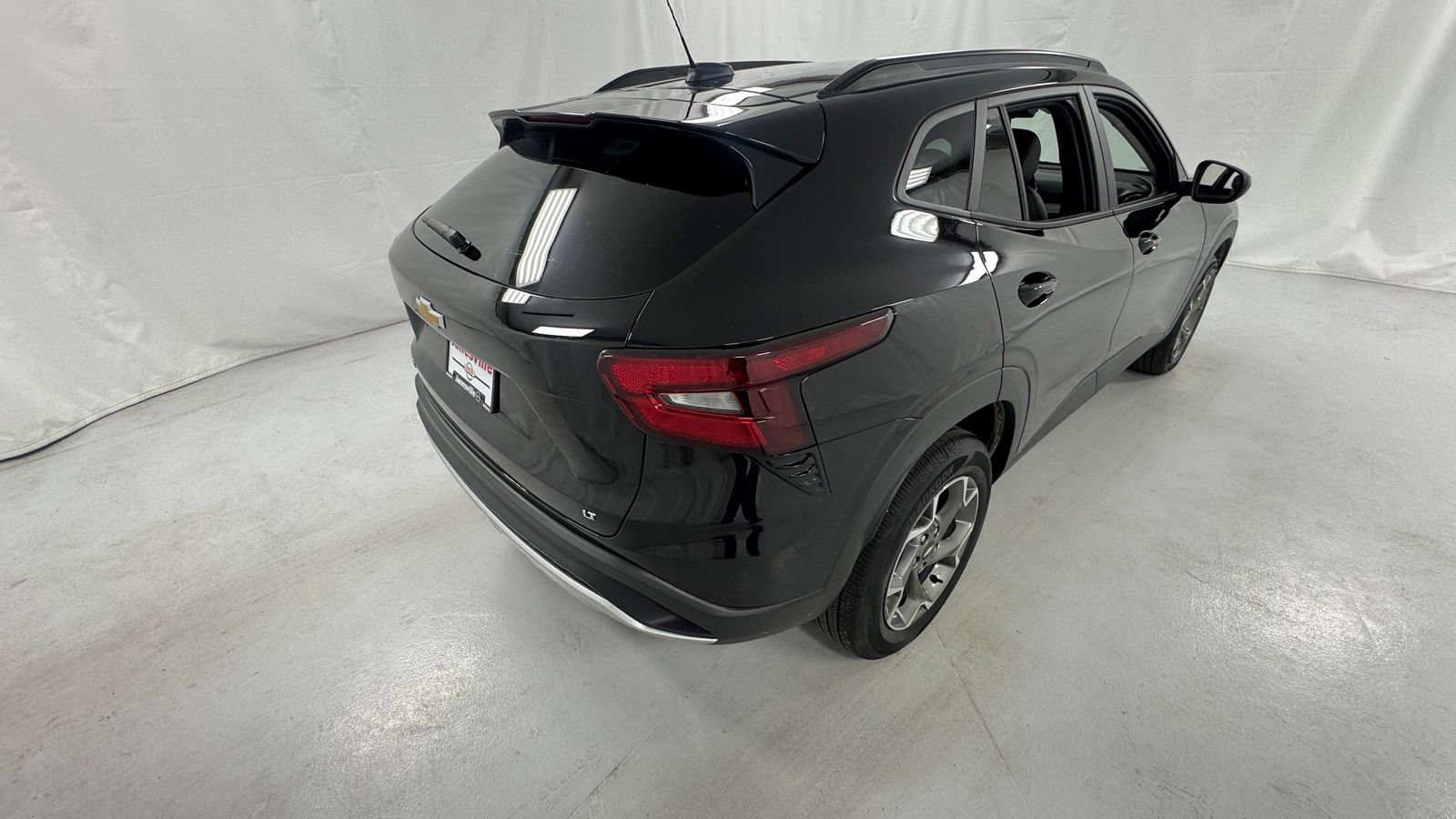 Used 2025 Chevrolet Trax LT w/ LT Convenience Package FWD image 3