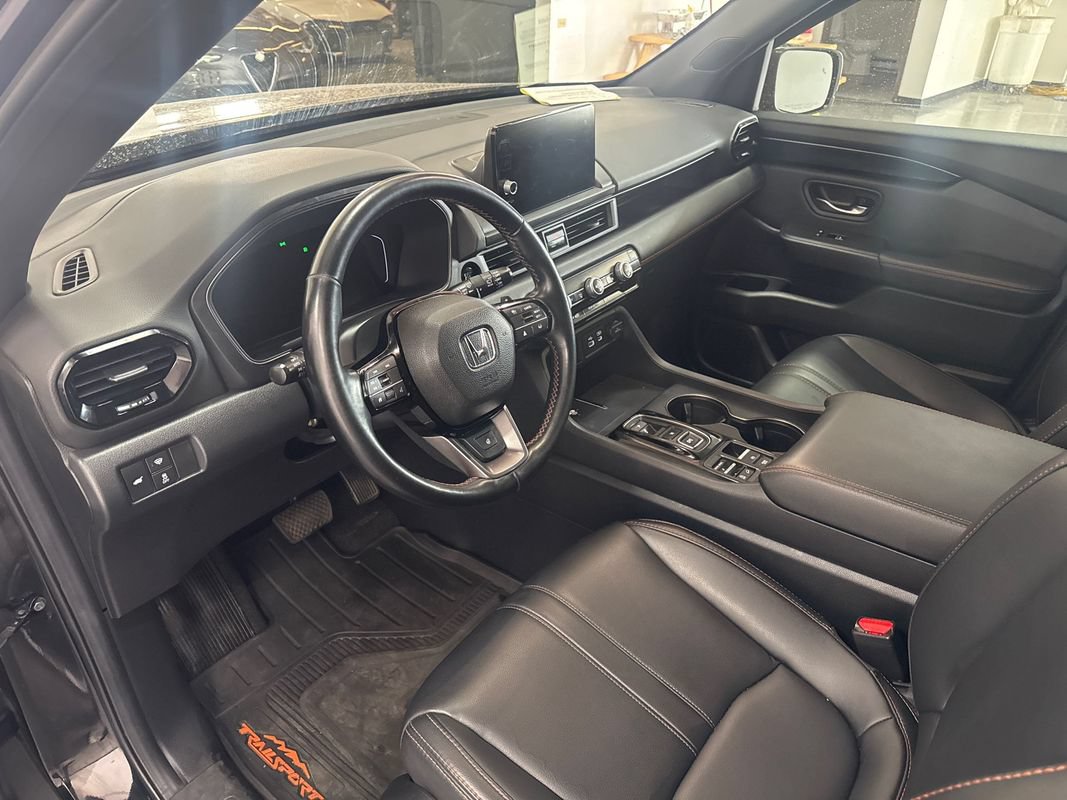 Used 2025 Honda Pilot TrailSport image 8