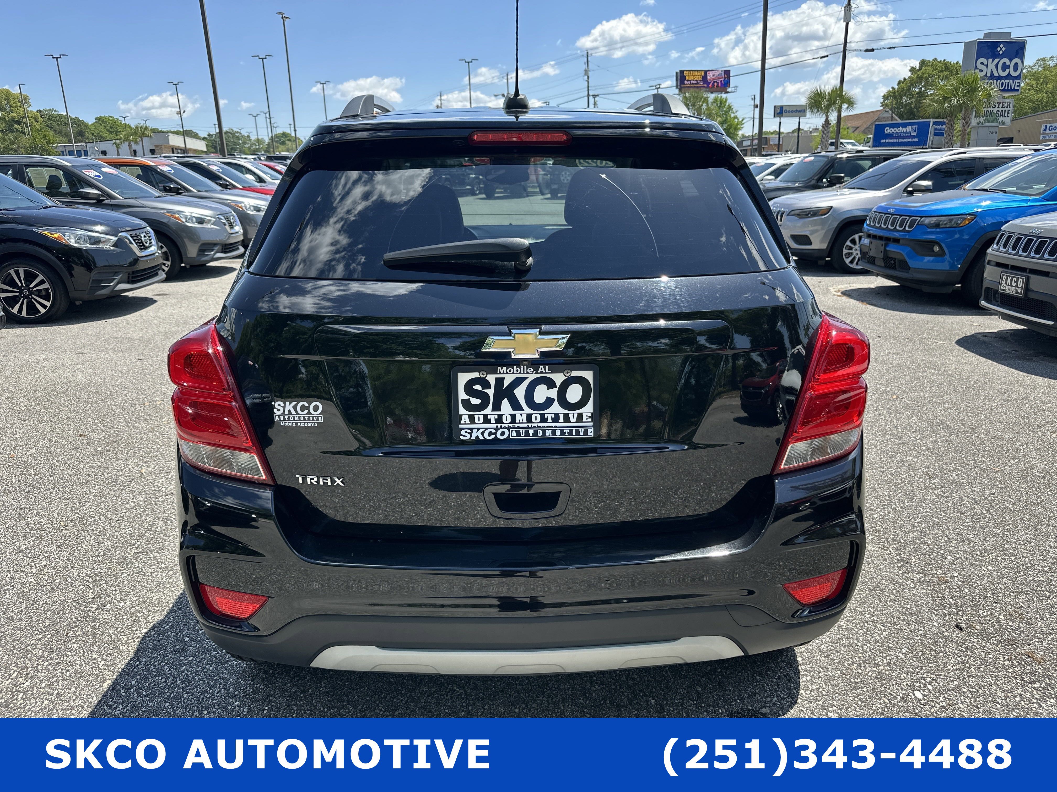 Used 2022 Chevrolet Trax LT w/ LT Convenience Package image 4