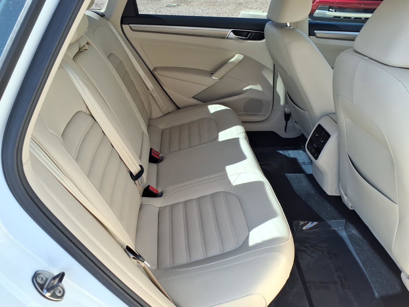 Used 2016 Volkswagen Passat 1.8T SEL Premium image 14