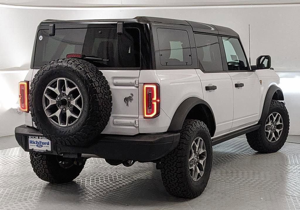 Certified 2025 Ford Bronco Badlands AWD/4WD image 3