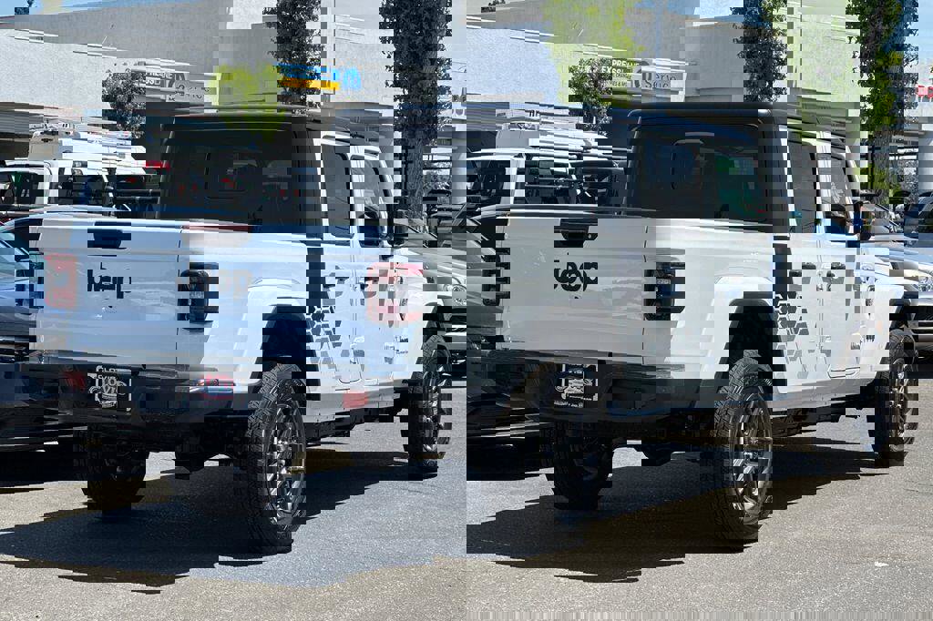 New 2025 Jeep Gladiator Sport image 4