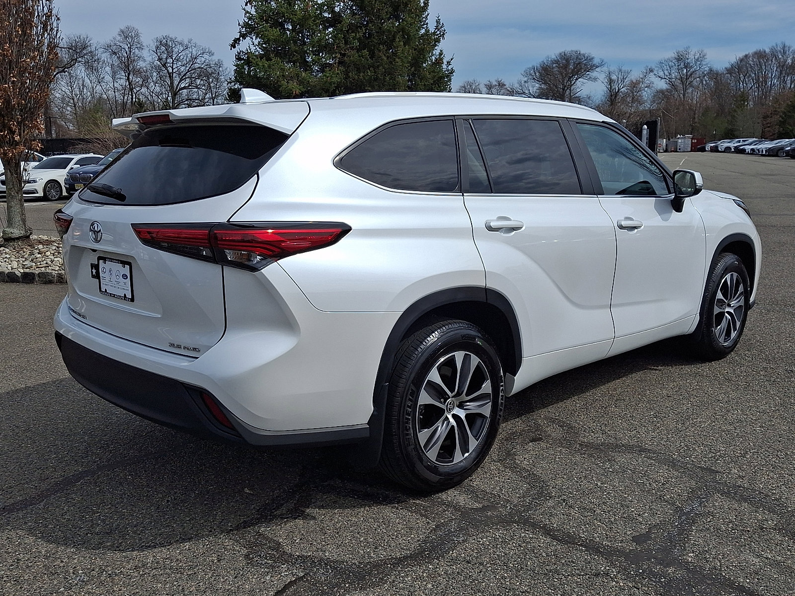 Used 2023 Toyota Highlander XLE image 6