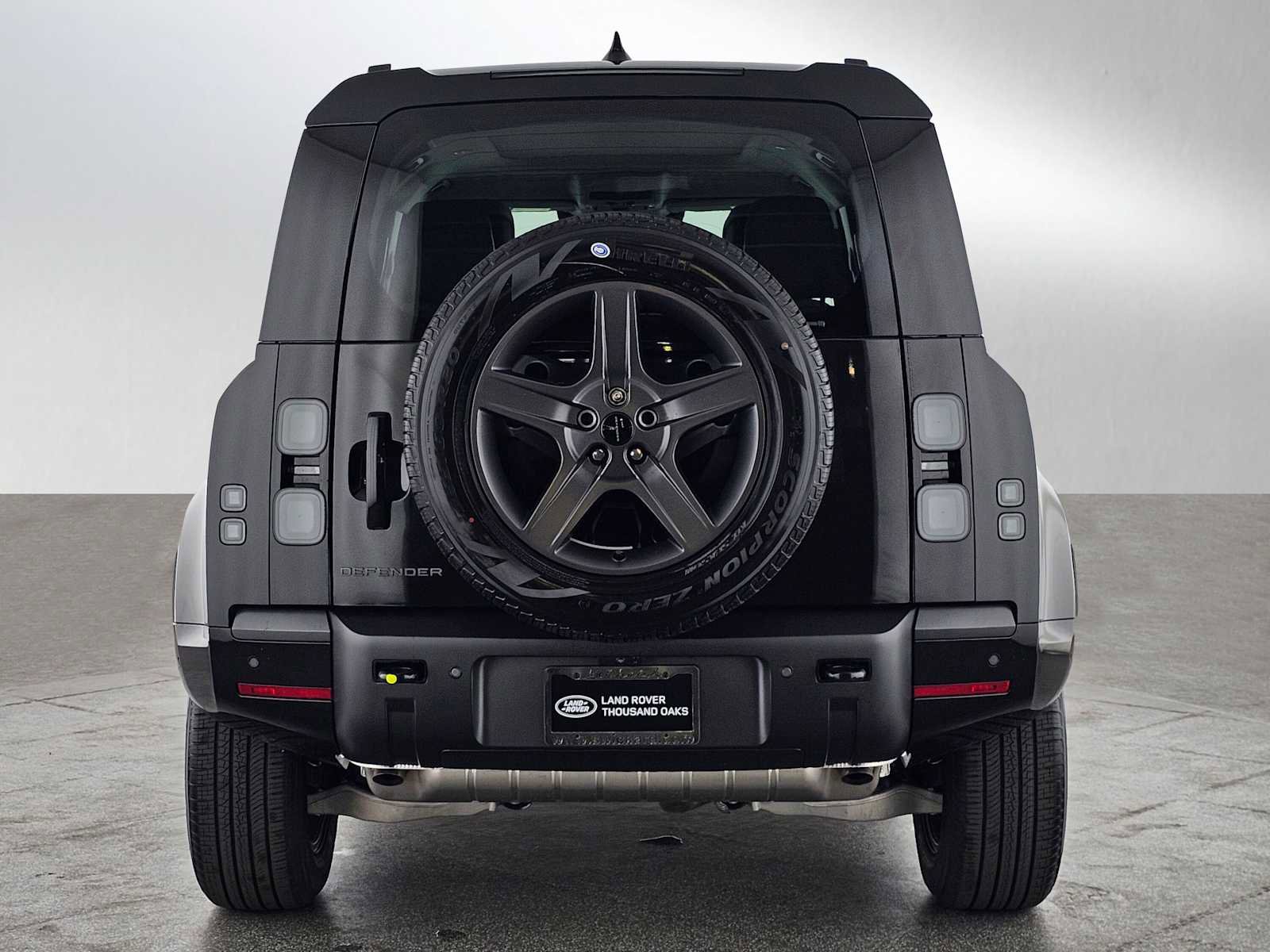 New 2026 Land Rover Defender 110 X-Dynamic SE image 4