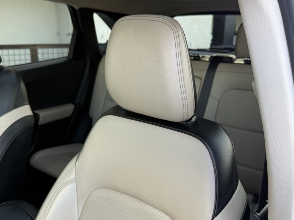 Used 2020 Ford Escape SEL image 3